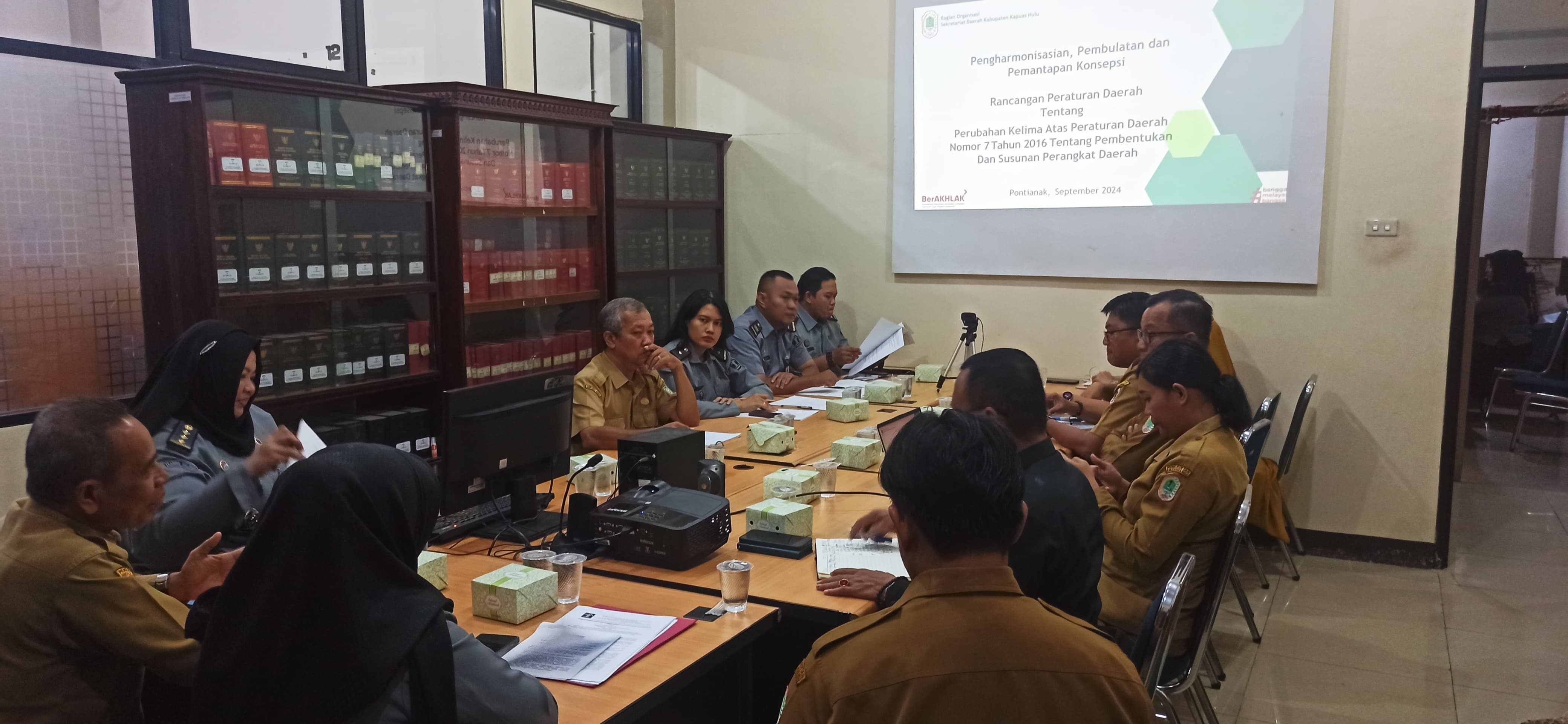 RAPAT PENGHARMONISASIAN,PEMBULATAN DAN PEMANTAPAN KONSEPSI RANCANGAN PERATURAN DAERAH DAN RANCANGAN PERATURAN KAPALA DAERAH TAHUN 2024